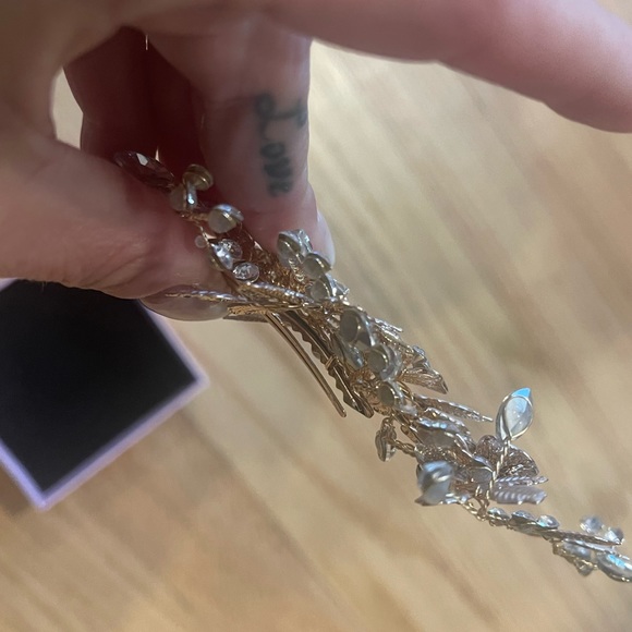 Light Gold Bridal Hair Pc. …Never Worn ✨See All Pics + Video - Picture 4 of 4